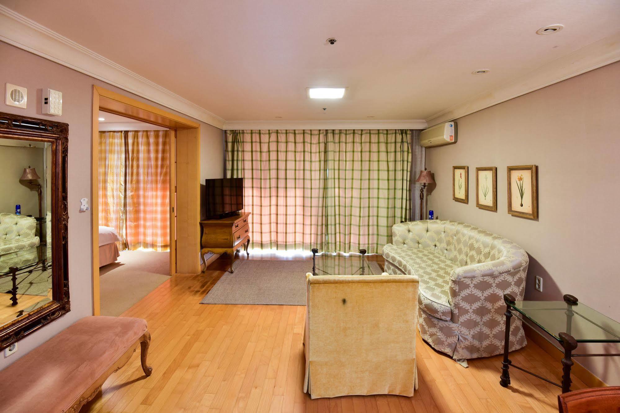 Lake Hills Jeju Resort Σεογκουίπο Εξωτερικό φωτογραφία